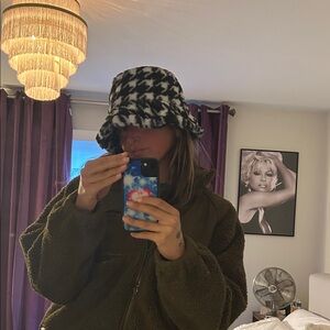 Cutest Fuzzy Black and White Houndstooth Pattern Bucket Hat